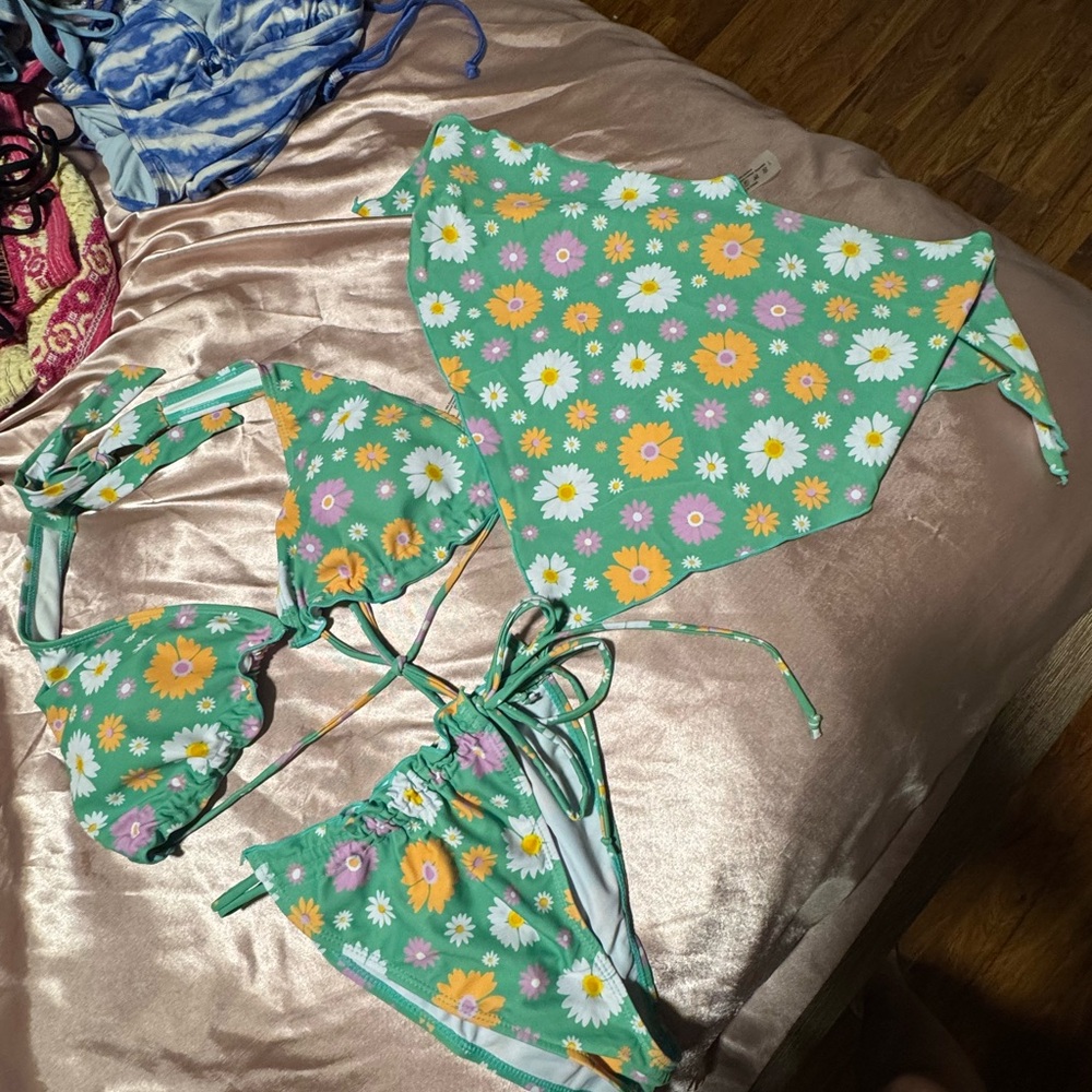 Bathing suits bundle - Picture 4 of 15